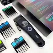 Акумуляторна машинка для стрижки VGR V-880C. Колір: чорний. Зображення №13