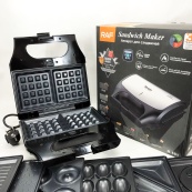 Вафельница бутербродница сендвичница гриль электрическая 8 в 1 RAF R.551 850W Мультипекарь со 8 формами. Изображение №4