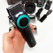 Професійна машинка для стрижки волосся VGR V-001 з дисплеєм 9000 об/хв та 10 насадками (1,5-24 мм). Зображення №20