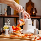 Электрическая овощерезка Camry CR 4816 150Вт с 5 сменными насадками для быстрого измельчения овощей. Изображение №4