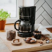 Кофеварка капельная Adler AD 4383 black 1.5Л 900Вт. Изображение №2 Кофеварка капельная Adler AD 4383 black 1.5Л 900Вт. Изображение №2