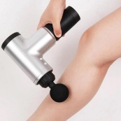 Акумуляторний масажер Fascial Gun KH-320 портативний ручний ударний м'язовий пістолет 4 насадки сірий. Зображення №6