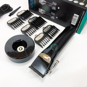 Профессиональная беспроводная машинка для стрижки VGR V-682 триммер для волос, бороды и усов на подставке. Изображение №16