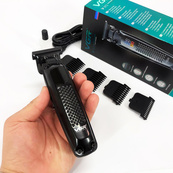 Машинка для стрижки волосся триммер VGR V-972 професійна з насадками акумуляторна USB. Зображення №17