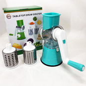 Овочерізка мультислайсер Tabletop Drum Grater Kitchen Master Терка для овочів та фруктів 3 насадки. Колір: блакитний. Зображення №13 Овочерізка мультислайсер Tabletop Drum Grater Kitchen Master Терка для овочів та фруктів 3 насадки. Колір: блакитний. Зображення №13