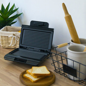 Бутербродниця MAGIO MG-378 750 Вт з антипригарним покриттям, Настільний гриль електричний-притискний. Зображення №4