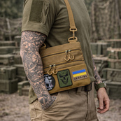 Тактическая сумка через плечо с панелью для патчей Cordura койот. Изображение №41