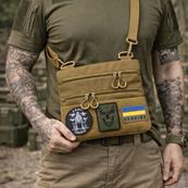 Тактическая сумка через плечо с панелью для патчей Cordura койот. Изображение №42