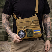 Тактическая сумка через плечо с панелью для патчей Cordura койот. Изображение №43