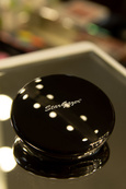 Компактна пудра-коктор Pressed Powder White STARGAZER СТАРГЕЙЗЕР. Зображення №2 Компактна пудра-коктор Pressed Powder White STARGAZER СТАРГЕЙЗЕР. Зображення №2
