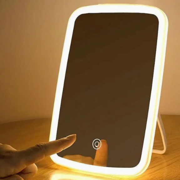 Сенсорне LED дзеркало для макіяжу з 3 рівнями підсвічування і USB зарядкою. Дзеркало для макіяжу Сенсорне LED дзеркало для макіяжу з 3 рівнями підсвічування і USB зарядкою. Дзеркало для макіяжу