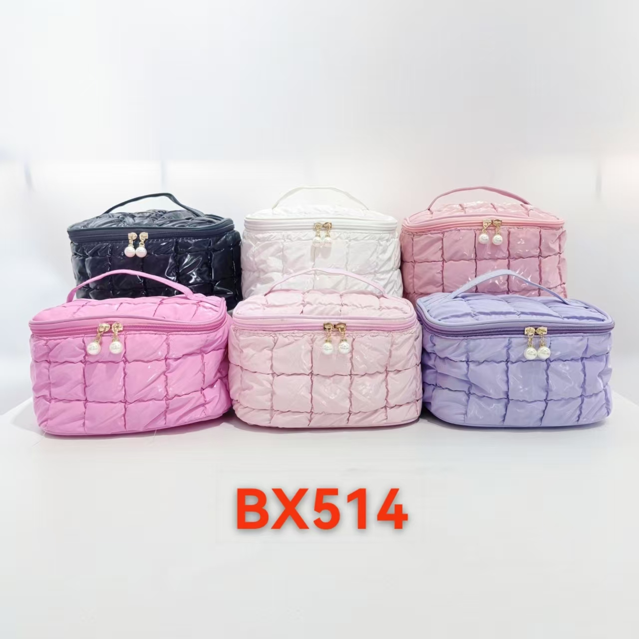 Косметичка стьобана BX514 з перловою застібкою - 6 кольорів на вибір Косметичка стьобана BX514 з перловою застібкою - 6 кольорів на вибір