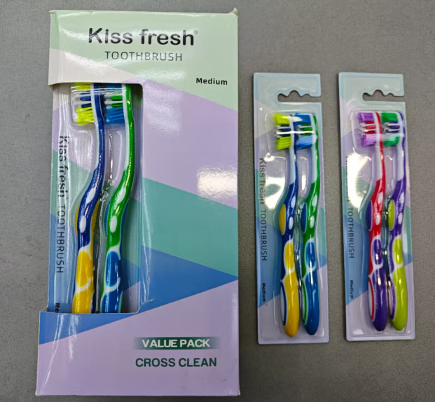 Зубна щітка Kiss Fresh Cross Clean Medium набір 2 шт - для дорослих різні кольори Зубна щітка Kiss Fresh Cross Clean Medium набір 2 шт - для дорослих різні кольори