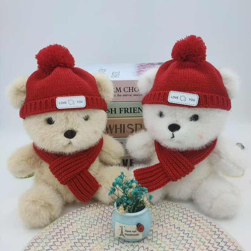 М'яка іграшка Ведмедик Lily Bear у червоній шапці та шарфі, 22 см М'яка іграшка Ведмедик Lily Bear у червоній шапці та шарфі, 22 см