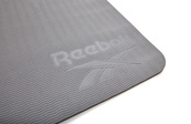 Двосторонній килимок для йоги Reebok Double Sided Yoga Mat чорний, сірий Уні 176 х 61 х 0,6 см. Зображення №10 Двосторонній килимок для йоги Reebok Double Sided Yoga Mat чорний, сірий Уні 176 х 61 х 0,6 см. Зображення №10