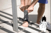 Фиксатор щиколотки Reebok Ankle Support черный Уни S. Изображение №5 Фиксатор щиколотки Reebok Ankle Support черный Уни S. Изображение №5