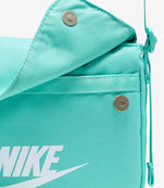 Сумка крос-боді Nike W NSW FUTURA 365 CROSSBODY 3L бірюзовий Жін 22х16х6см. Зображення №5 Сумка крос-боді Nike W NSW FUTURA 365 CROSSBODY 3L бірюзовий Жін 22х16х6см. Зображення №5