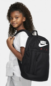 Рюкзак Nike Y NK ELMNTL BKPK 20L чорний дит 46х30х13 см. Зображення №4 Рюкзак Nike Y NK ELMNTL BKPK 20L чорний дит 46х30х13 см. Зображення №4
