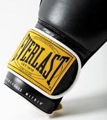 Боксерські рукавиці Everlast 1910 CLASSIC TRAINING GLOVE чорний 16 унцій (P00001713). Зображення №2 Боксерські рукавиці Everlast 1910 CLASSIC TRAINING GLOVE чорний 16 унцій (P00001713). Зображення №2