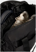 Сумка Under Armour Studio Lite Duffle 26L чорний Жін 43 х 29 х 22 см. Зображення №3 Сумка Under Armour Studio Lite Duffle 26L чорний Жін 43 х 29 х 22 см. Зображення №3