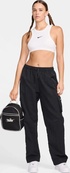 Рюкзак Nike NSW FUTURA 365 MINI BKPK-RETRO 6L чорний Жін 25 х 20 х 10 см. Зображення №3 Рюкзак Nike NSW FUTURA 365 MINI BKPK-RETRO 6L чорний Жін 25 х 20 х 10 см. Зображення №3