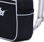 Рюкзак Nike NSW FUTURA 365 MINI BKPK-RETRO 6L чорний Жін 25 х 20 х 10 см. Зображення №7 Рюкзак Nike NSW FUTURA 365 MINI BKPK-RETRO 6L чорний Жін 25 х 20 х 10 см. Зображення №7