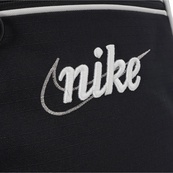 Рюкзак Nike NSW FUTURA 365 MINI BKPK-RETRO 6L чорний Жін 25 х 20 х 10 см. Зображення №10 Рюкзак Nike NSW FUTURA 365 MINI BKPK-RETRO 6L чорний Жін 25 х 20 х 10 см. Зображення №10
