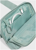 Сумка на пояс UA Sportstyle WB Xbody 2L зелений Уні 20 х 13 х 5 см. Изображение №4 Сумка на пояс UA Sportstyle WB Xbody 2L зелений Уні 20 х 13 х 5 см. Изображение №4