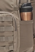 Рюкзак Under Armour Triumph Sport Backpack 21L бежевый 29 х 48 х 18 см (1372290-200). Изображение №4 Рюкзак Under Armour Triumph Sport Backpack 21L бежевый 29 х 48 х 18 см (1372290-200). Изображение №4