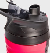 Бутылка Under Armour Playmaker Jug 32oz черный, розовый 950 мл (UA70890-CER). Изображение №3 Бутылка Under Armour Playmaker Jug 32oz черный, розовый 950 мл (UA70890-CER). Изображение №3