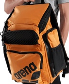 Рюкзак Arena ONE GO BACKPACK 45L помаранчевий 50 х 40 х 25 см (010231-900). Зображення №2 Рюкзак Arena ONE GO BACKPACK 45L помаранчевий 50 х 40 х 25 см (010231-900). Зображення №2