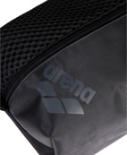 Сумка Arena ONE GO POCKET BAG 7L серая, черная 34 х 18 х 12 см (010242-100). Изображение №3 Сумка Arena ONE GO POCKET BAG 7L серая, черная 34 х 18 х 12 см (010242-100). Изображение №3