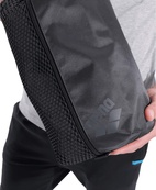 Сумка Arena ONE GO POCKET BAG 7L серая, черная 34 х 18 х 12 см (010242-100). Изображение №5 Сумка Arena ONE GO POCKET BAG 7L серая, черная 34 х 18 х 12 см (010242-100). Изображение №5