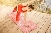 Килимок для йоги Adidas Camo Yoga Matte кораловий 176 х 61 х 0,5 см (ADYG-10500CF). Зображення №6 Килимок для йоги Adidas Camo Yoga Matte кораловий 176 х 61 х 0,5 см (ADYG-10500CF). Зображення №6