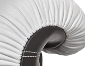 Боксерские перчатки Reebok Combat Leather Boxing Gloves черный, белый 10 унций (RSCB-10010WH-10). Изображение №3 Боксерские перчатки Reebok Combat Leather Boxing Gloves черный, белый 10 унций (RSCB-10010WH-10). Изображение №3