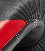 Боксерські рукавиці Reebok Combat Leather Boxing Gloves чорний, червоний 10 унцій (RSCB-10110RD-10). Зображення №3