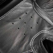 Боксерські рукавиці Reebok Combat Leather Boxing Gloves чорний, червоний 10 унцій (RSCB-10110RD-10). Зображення №5
