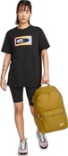 Рюкзак Nike NK HERITAGE EUGENE BKPK 23L гірчичний Уні 43 x 30 x 15 см (DB3300-716). Зображення №2 Рюкзак Nike NK HERITAGE EUGENE BKPK 23L гірчичний Уні 43 x 30 x 15 см (DB3300-716). Зображення №2