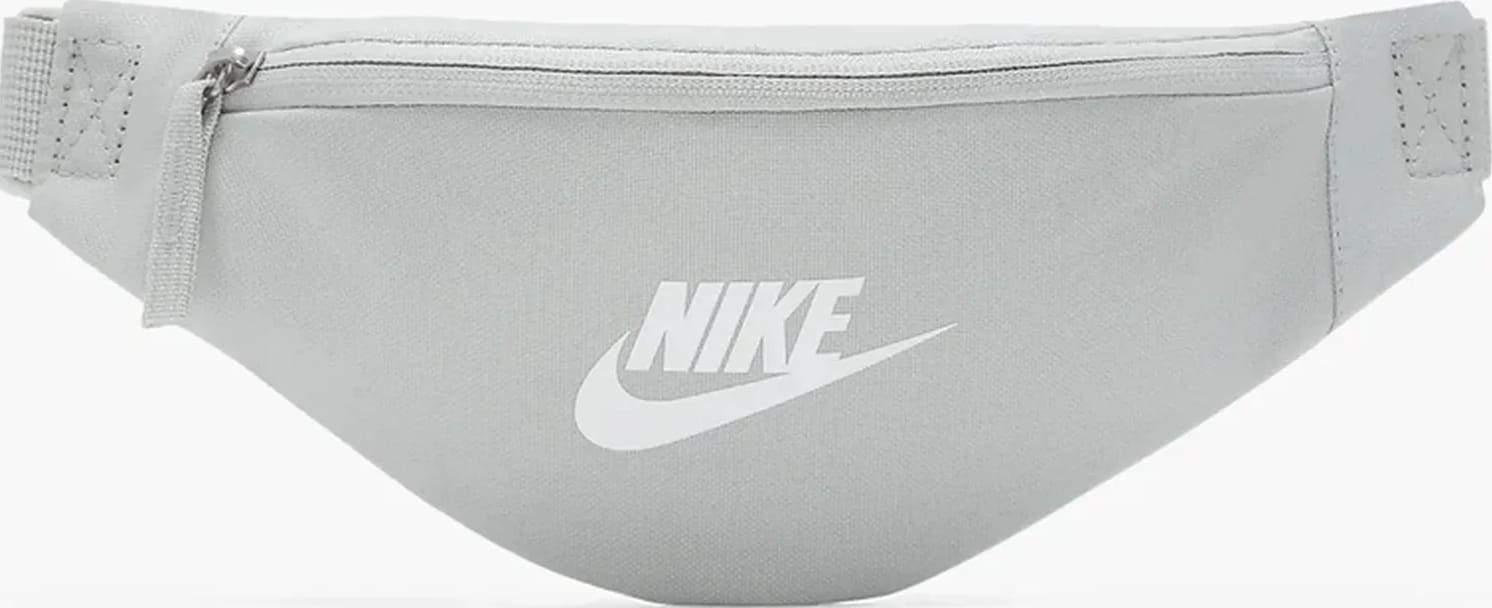 Сумка на пояс Nike NK HERITAGE S WAISTPACK 1L серая Уни 28 x 8 x 13 см (DB0488-034) Сумка на пояс Nike NK HERITAGE S WAISTPACK 1L серая Уни 28 x 8 x 13 см (DB0488-034)