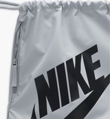 Рюкзак-мешок Nike NK HERITAGE DRAWSTRING 13L серый Уни 33 х 43 см (DC4245-012). Изображение №5 Рюкзак-мешок Nike NK HERITAGE DRAWSTRING 13L серый Уни 33 х 43 см (DC4245-012). Изображение №5