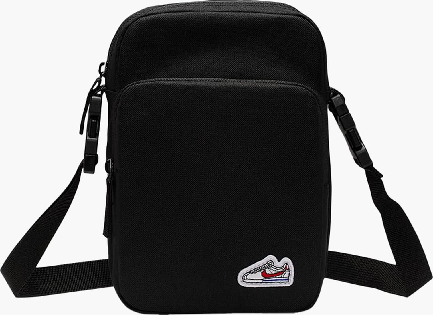 Сумка через плече Nike NK HRTGE CRSSBY-CORTEZ PTCH 4L чорний Уні 15 x 23 x 8 см (HM4415-010) Сумка через плече Nike NK HRTGE CRSSBY-CORTEZ PTCH 4L чорний Уні 15 x 23 x 8 см (HM4415-010)