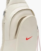 Сумка через плечо Nike NK NSW ESSENTIALS SLING BAG 8L бежевый 12.5 х 21 х 4 см (DJ9796-072). Изображение №5 Сумка через плечо Nike NK NSW ESSENTIALS SLING BAG 8L бежевый 12.5 х 21 х 4 см (DJ9796-072). Изображение №5
