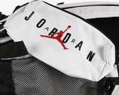 Рюкзак Nike JAN AIR SCHOOL BACKPACK 20L білий 43 х 30 х 15 см (9B0503-001). Зображення №4 Рюкзак Nike JAN AIR SCHOOL BACKPACK 20L білий 43 х 30 х 15 см (9B0503-001). Зображення №4