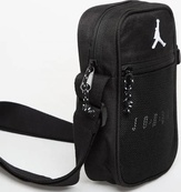 Сумка Nike Jam Blacktop Festtival Bag 1.7L чорний Чол 23 х 15 х 5 см (MA9190-023). Зображення №4 Сумка Nike Jam Blacktop Festtival Bag 1.7L чорний Чол 23 х 15 х 5 см (MA9190-023). Зображення №4