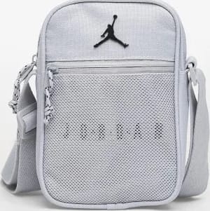 Сумка Nike Jam Blacktop Festtival Bag 1.7L серая Муж 23 х 15 х 5 см (MA9190-G3A) Сумка Nike Jam Blacktop Festtival Bag 1.7L серая Муж 23 х 15 х 5 см (MA9190-G3A)