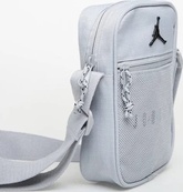Сумка Nike Jam Blacktop Festtival Bag 1.7L серая Муж 23 х 15 х 5 см (MA9190-G3A). Изображение №4 Сумка Nike Jam Blacktop Festtival Bag 1.7L серая Муж 23 х 15 х 5 см (MA9190-G3A). Изображение №4