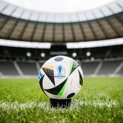 Футбольний м'яч Adidas Fussballliebe Euro 2024 OMB (FIFA QUALITY PRO) IQ3682 №5. Изображение №9