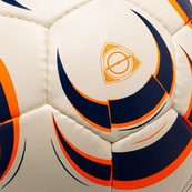 Футбольний м'яч Adidas TIRO Training HS JW1528, розмір 4. Зображення №5 Футбольний м'яч Adidas TIRO Training HS JW1528, розмір 4. Зображення №5