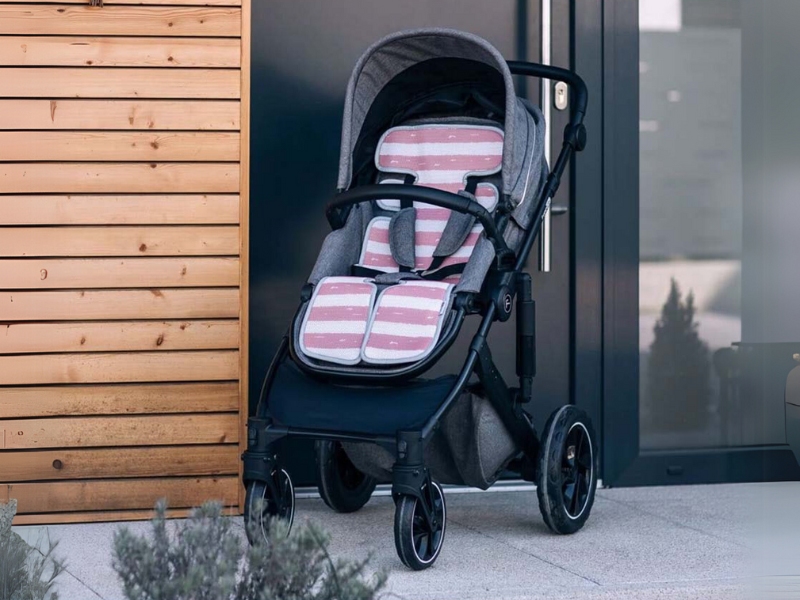 Підкладка для коляски та автокрісла FreeON, pink - white Підкладка для коляски та автокрісла FreeON, pink - white